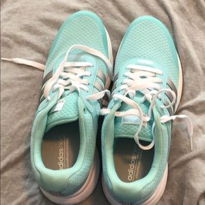 Women’s size 10 Adidas “cloud foam city” sneakers